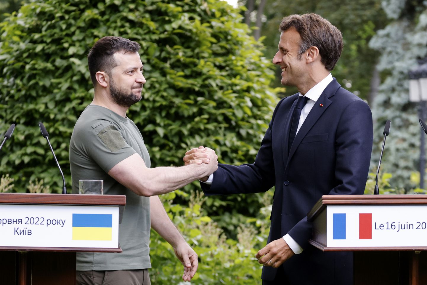 Ukraina president Volodõmõr Zelenskõi (vasakul) ja prantsuse president Emmanuel Macron.