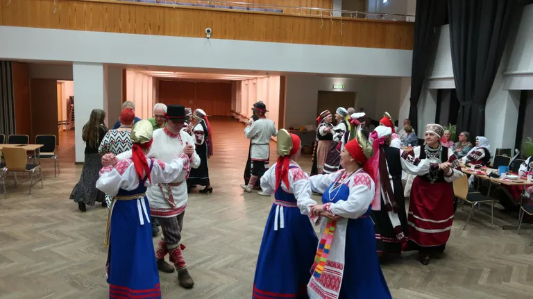 Peoõhtu lõppes ühises tantsuringis.