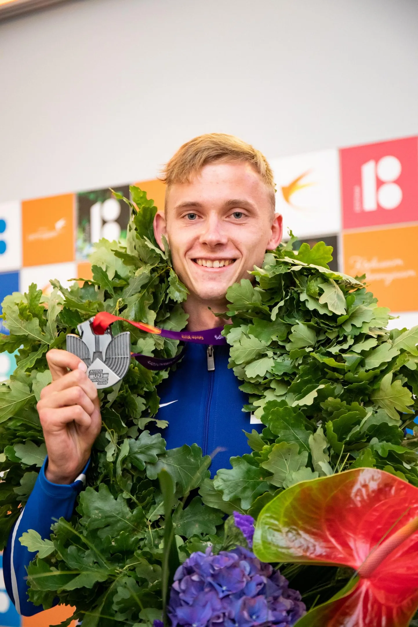 Juuli keskel Rootsis peetud U23 EMil kümnevõistluses isikliku rekordiga hõbemedali võitnud Johannes Erm jõudis tagasi Eestisse.