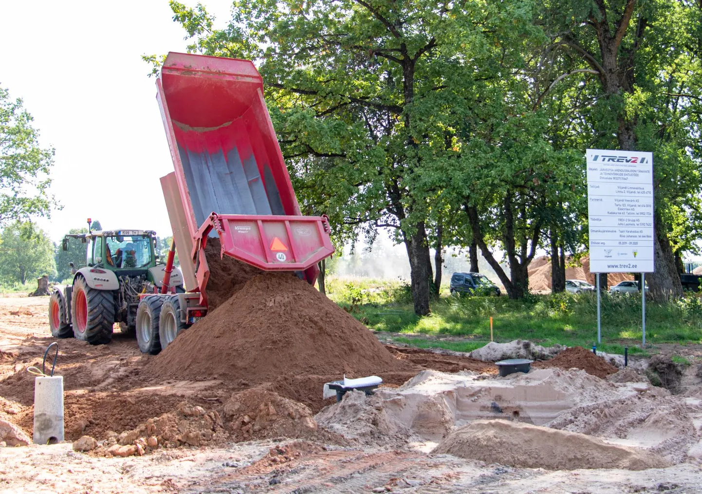 Viljandi piiri lähedal müttavad masinad, et valmiks Järveotsa nime kandev linnaosa.