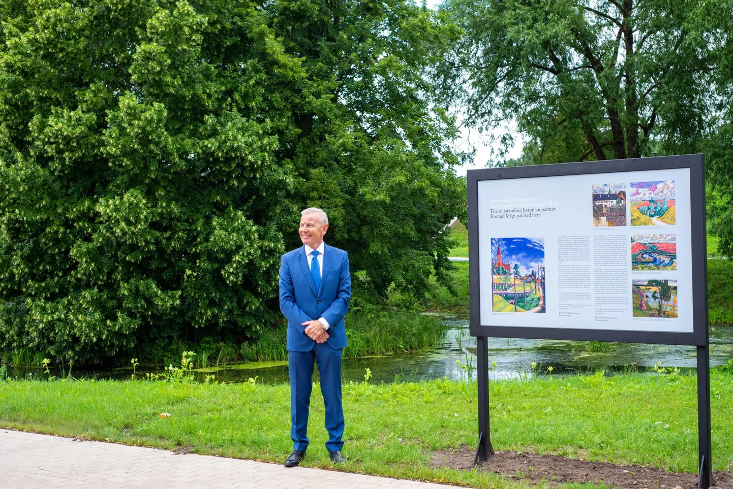 Kunstikollektsionäär Enn Kunila avas stendi, mis tutvustab Eesti ühe tuntuima maalikunstniku Konrad Mägi Viljandis ja Viljandi ümbruses valminud teoseid.
