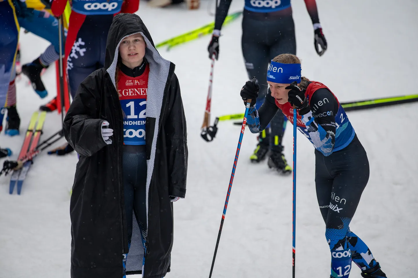 Mariel Merlii Pulles (vasakul) ja Keidy Kaasiku vahetult pärast tiimisprindi finišit.