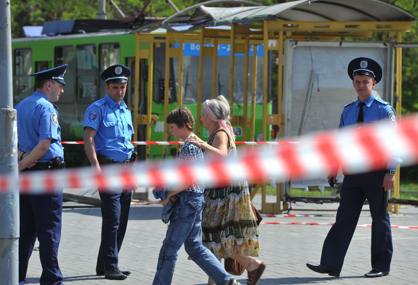 Ukraina miilitsatöötajad Dnipropetrovskis 28. aprillil, mil linna raputas neli plahvatust.