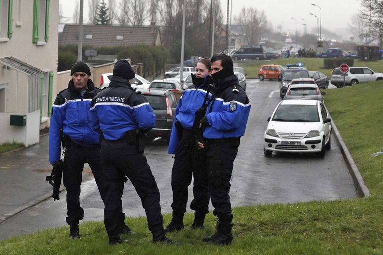 Французская полиция на месте происшествия