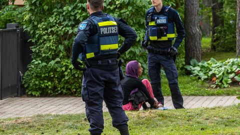 Estonia's Economy Grows 2.1%, Migrants Apprehended, Fencing Team Wins Historic Silver