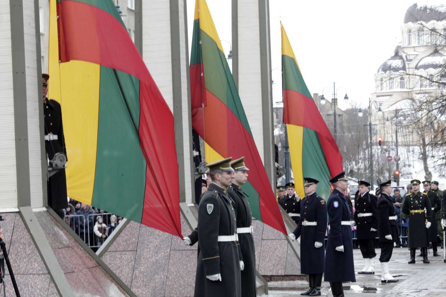 Leedu auvahtkond vabaduse kaitsjate päeva mälestustseremoonial. Nõukogude väed ründasid 13. jaanuaril 1991. aastal Vilniuse teletorni, rünnakus hukkus 14 Leedu tsiviilisikut.