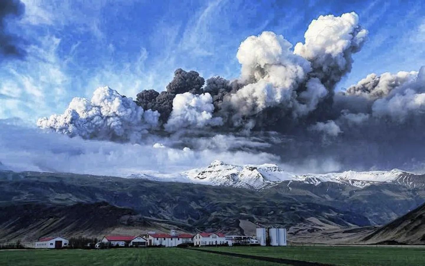 Облако вулканической пыли над Исландией. Иллюстративное фото.