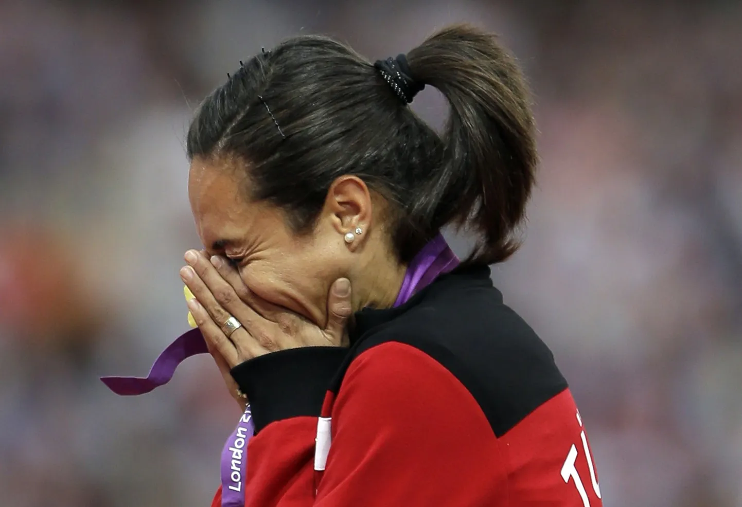 Türgi 1500 m jooksja Asli Cakir Alptekin võitis Londonis küll kuldmedali, kuid jäi sellest positiivse dopinguproovi tõttu ilma.