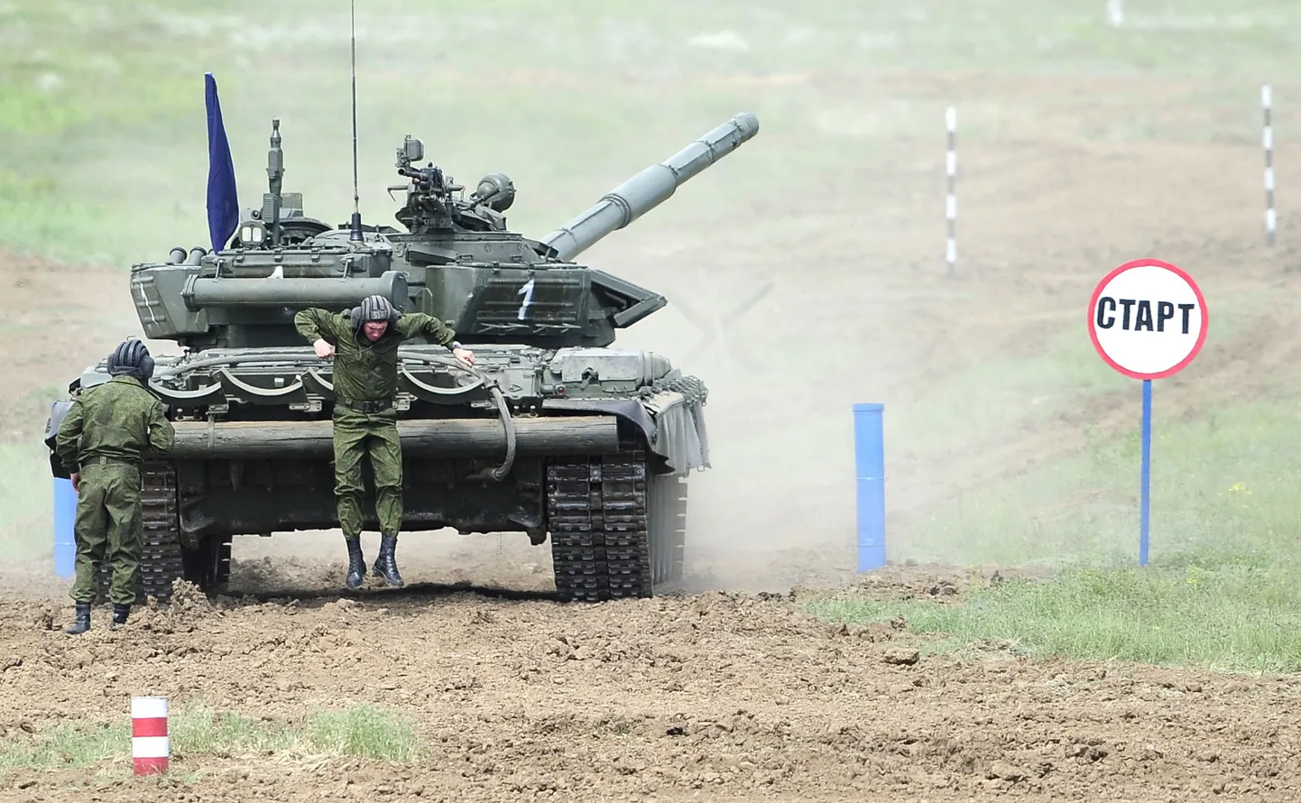 Танк T-72.