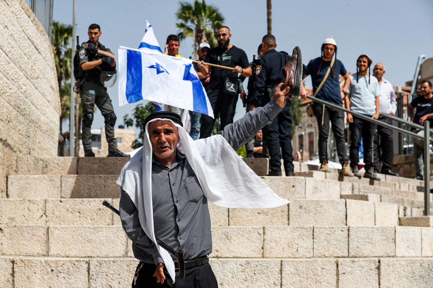 Palestiinlane protestimas taamal olevate Iisraeli marurahvuslaste vastu.