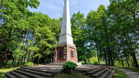 В Эстонии очередной памятник советского времени ожидает сноса