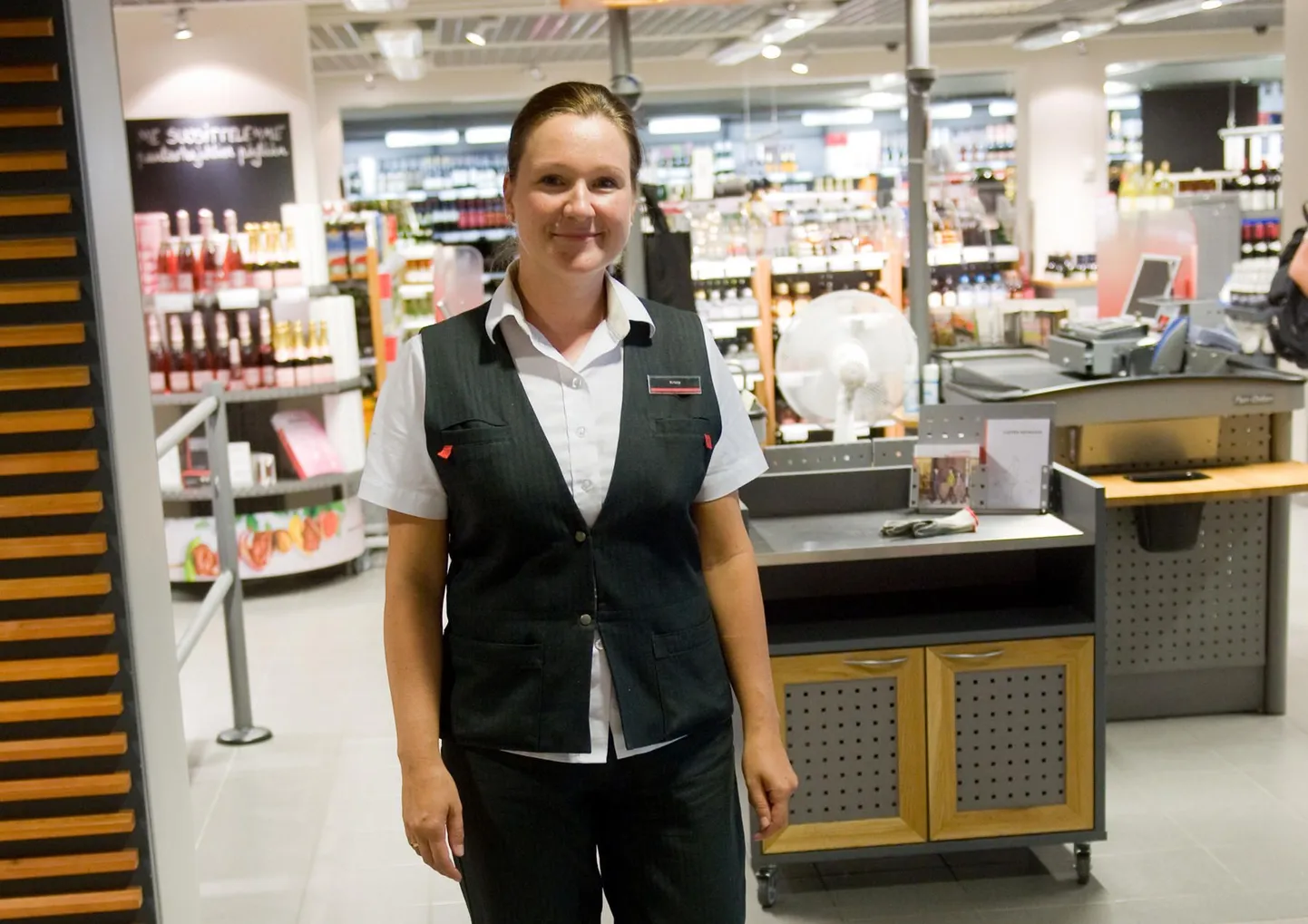 Eestlanna Krista Palmer töötab Kotka alkoholipoes, kus saab ka kangemat õlut.