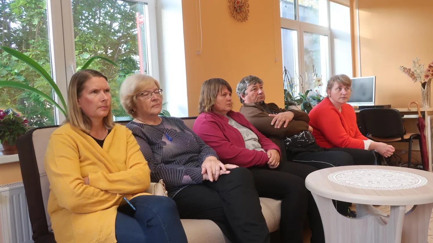 Võrreldes märtsi koosolekuga oli Leevi kogukonma esindatus märgatavalt vähenenud.