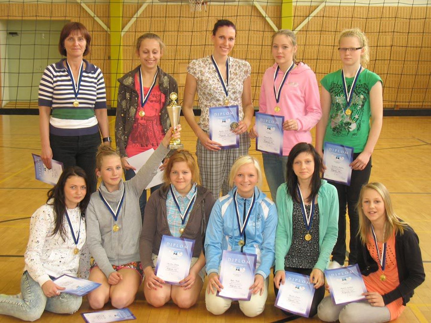 Viljandi spordikooli U-16 vanuseklassi võrkpallinaiskond võitis Eesti meistrivõistluste finaalturniiri.