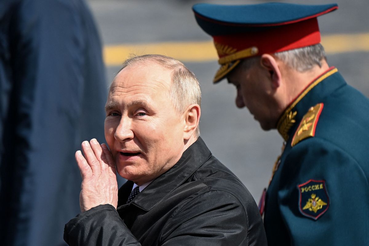 Путин на Красной площади в Москве 9 мая 2022 года.