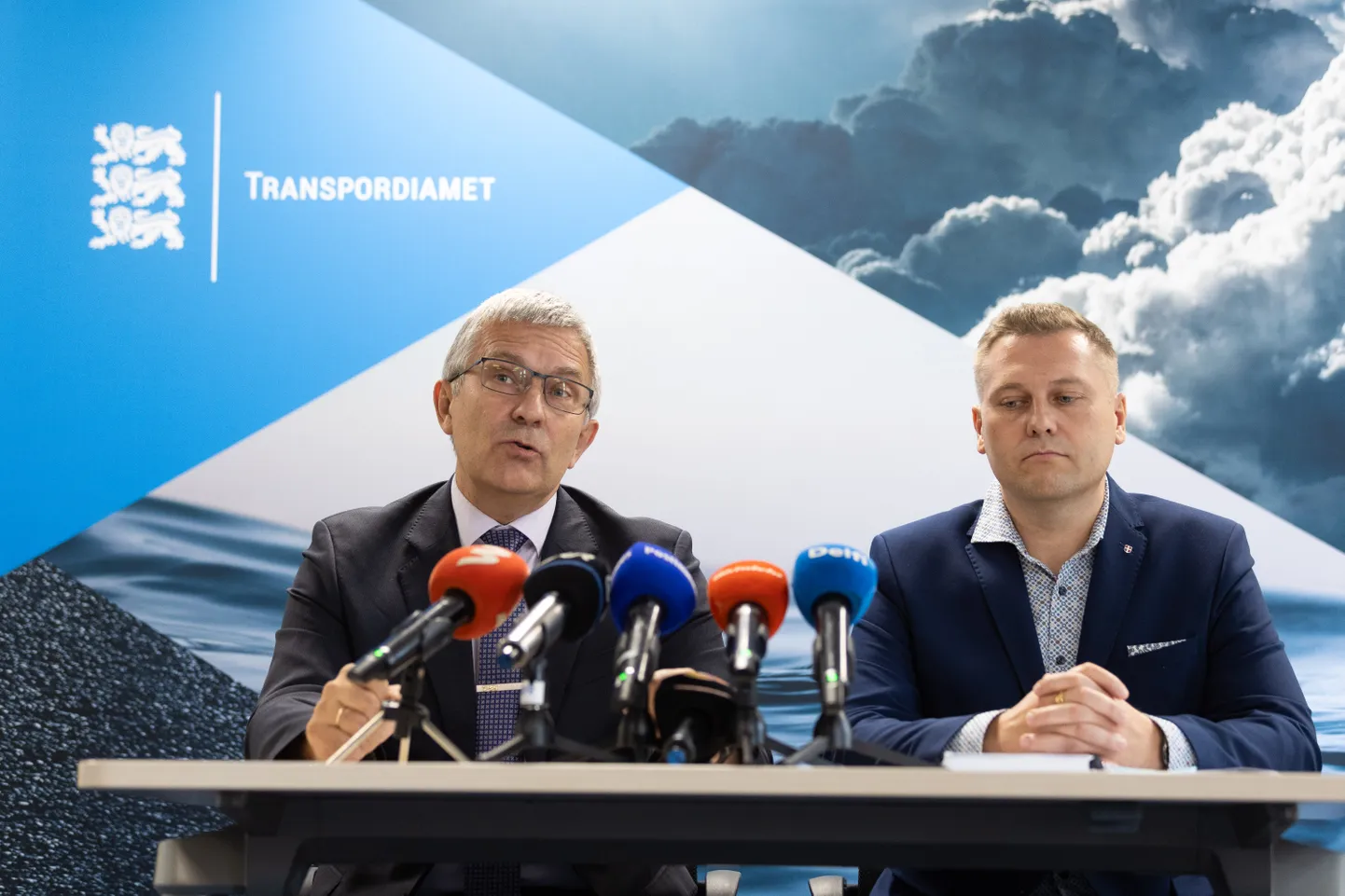 Transpordiameti  peadirektor Priit Sauk (vasakul) ja liiklusteenistuse direktor Joel Jesse.