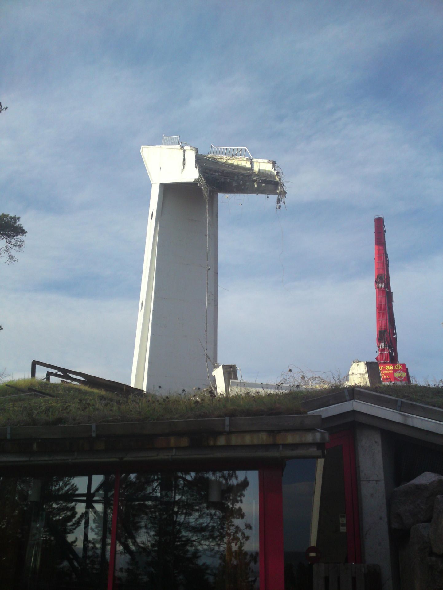 Holmenkolleni hüppetorni lammutamine.