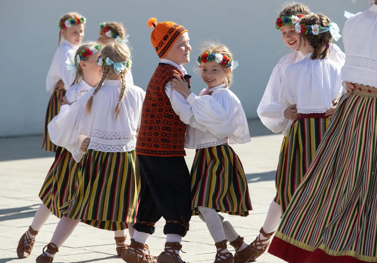 11.06.2020. Rakvere, Lääne-Virumaa FOTOL: Virumaa tantsupidu "Mängu ilu" Rakvere vallimäel, rahvatants, Rakvere linna päevad, linnapäevadFOTO: Marianne Loorents/Virumaa Teataja.