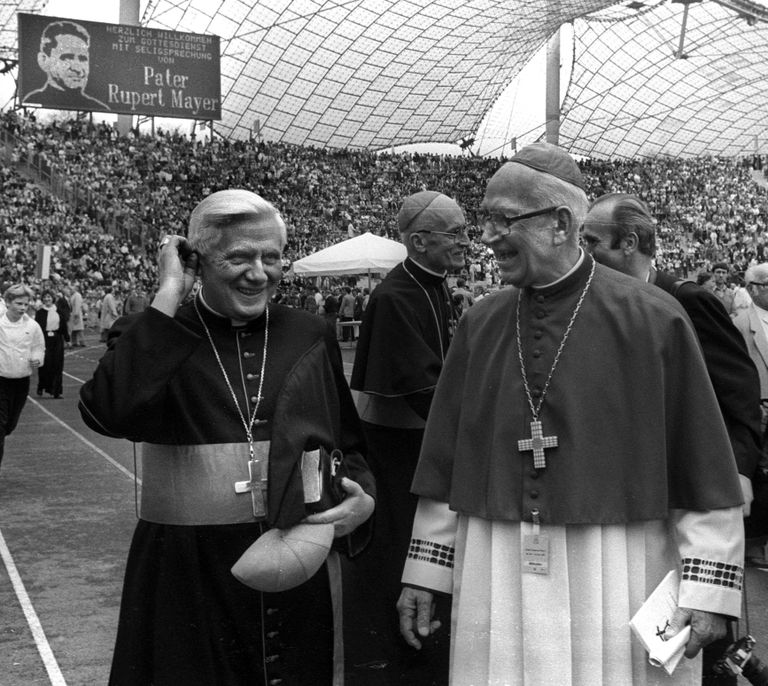 Kardinal Joseph Ratzinger ja Würzburgi piiskop Josef Stangl aastal 1982.