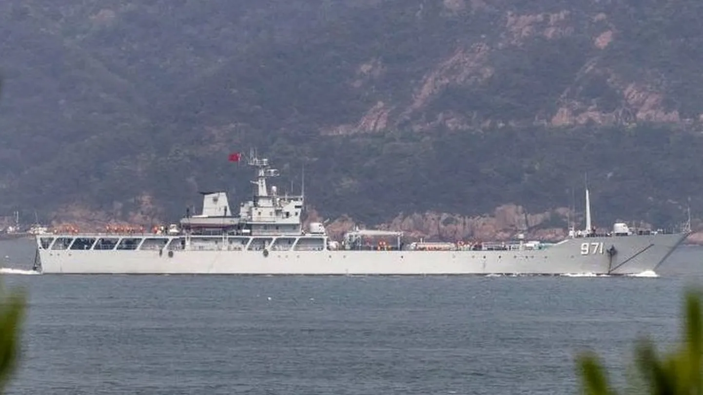 Военный корабль Китая в Тайваньском проливе.