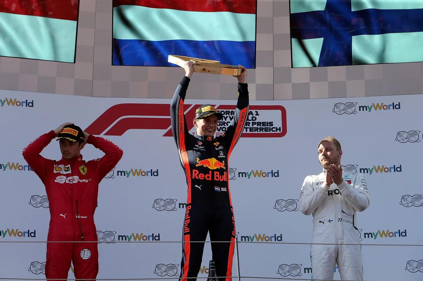 Vasakult: Charles Leclerc, Max Verstappen, Valtteri Bottas. Kolme mehe keskmine vanus oli eile 24 aastat ja 156 päeva.