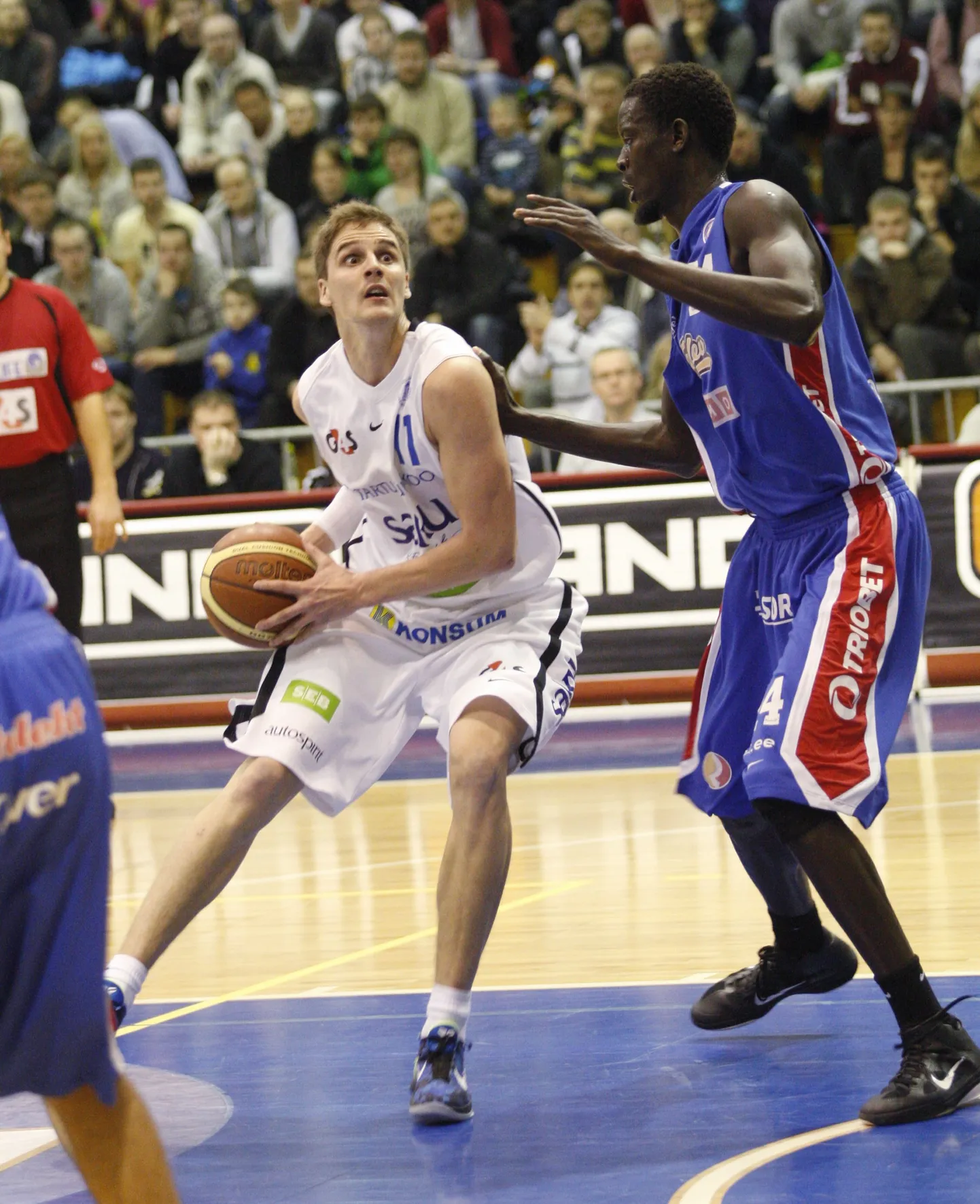 Tartu korvpallimeeskond võitis Eesti liigas Kalev/Cramo 75:63 (pildil Marek Doronin ja Bamba Fall).