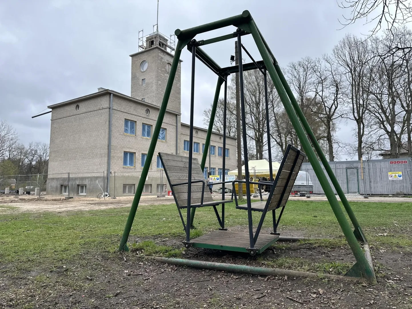 Kuigi osa töötajaid jääb esialgu veel Sauga majja, saab valmiv raekoda edaspidi olema üks keskseid töökohti, mille uksed on elanikele avatud.