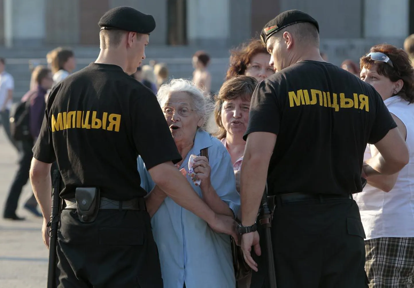 Valgevene märulipolitsei eelmise aasta juulis pealinna Minski Oktoobri väljakul.