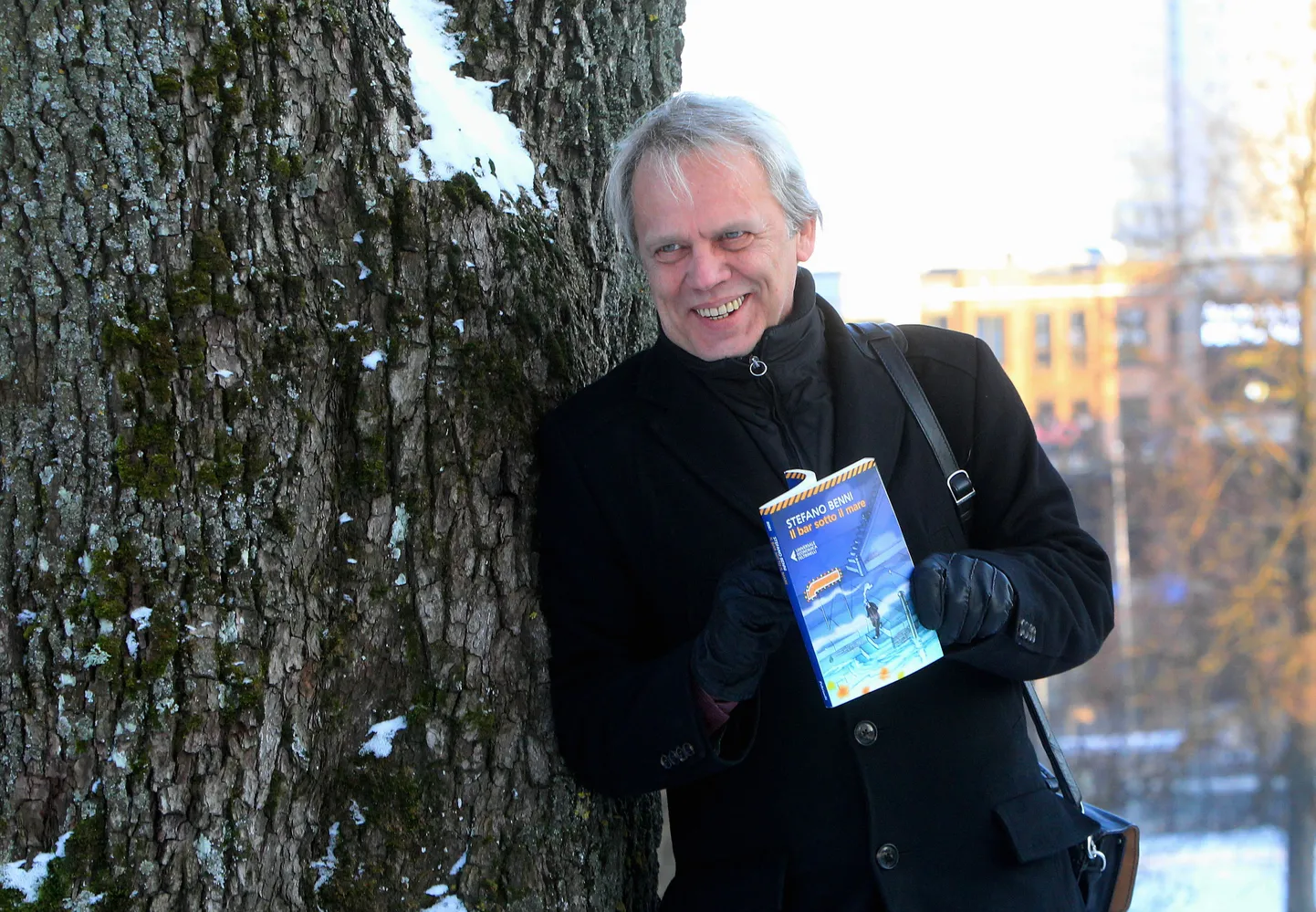 Aimar Tusovi nahkportfellis on ka üks väike teos «Baar mere all». Selles baaris on 24 külalist, kes jutustavad oma loo, teiste hulgas must koer, sireen, nähtamatu mees. «Ma ei oskagi öelda, millest see raamat otseselt räägib,» naerab Tusov.
