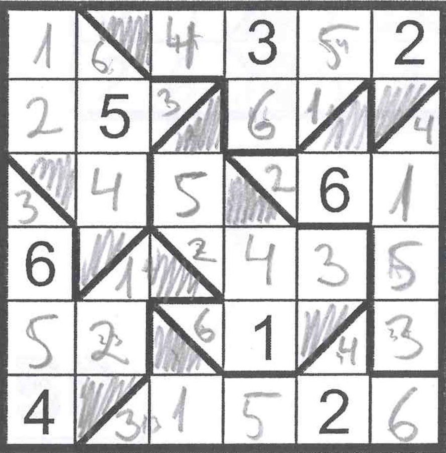 Halved Squares Sudoku: Kirjuta numbrid 1—6 ruutudesse nii, et igas reas, veerus ja jämedama joonega eraldatud piirkonnas esineks igat numbrit üks kord. Lahtrisse, mis on diagonaalselt kaheks jaotatud, tuleb ühele poole kaldjoont kirjutada number ning teine pool jääb tühjaks.