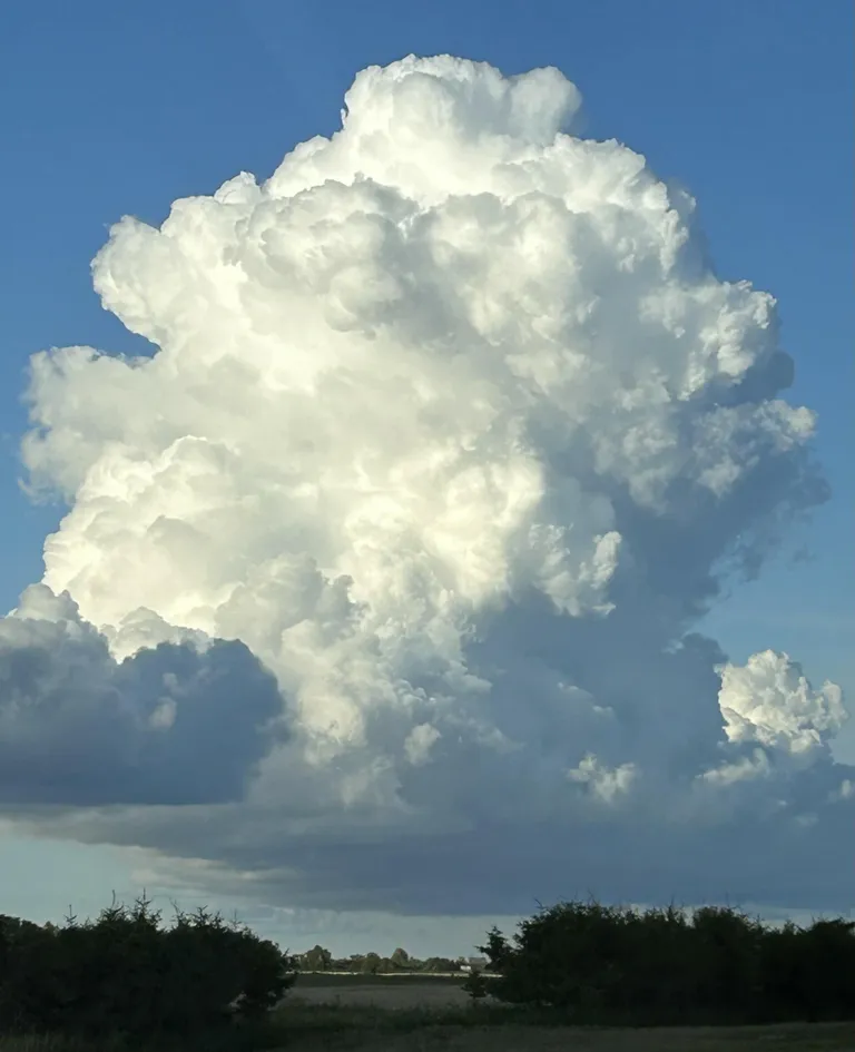 Õnne pildistatud pilvepahvakas 29. juulil Võerdlas.