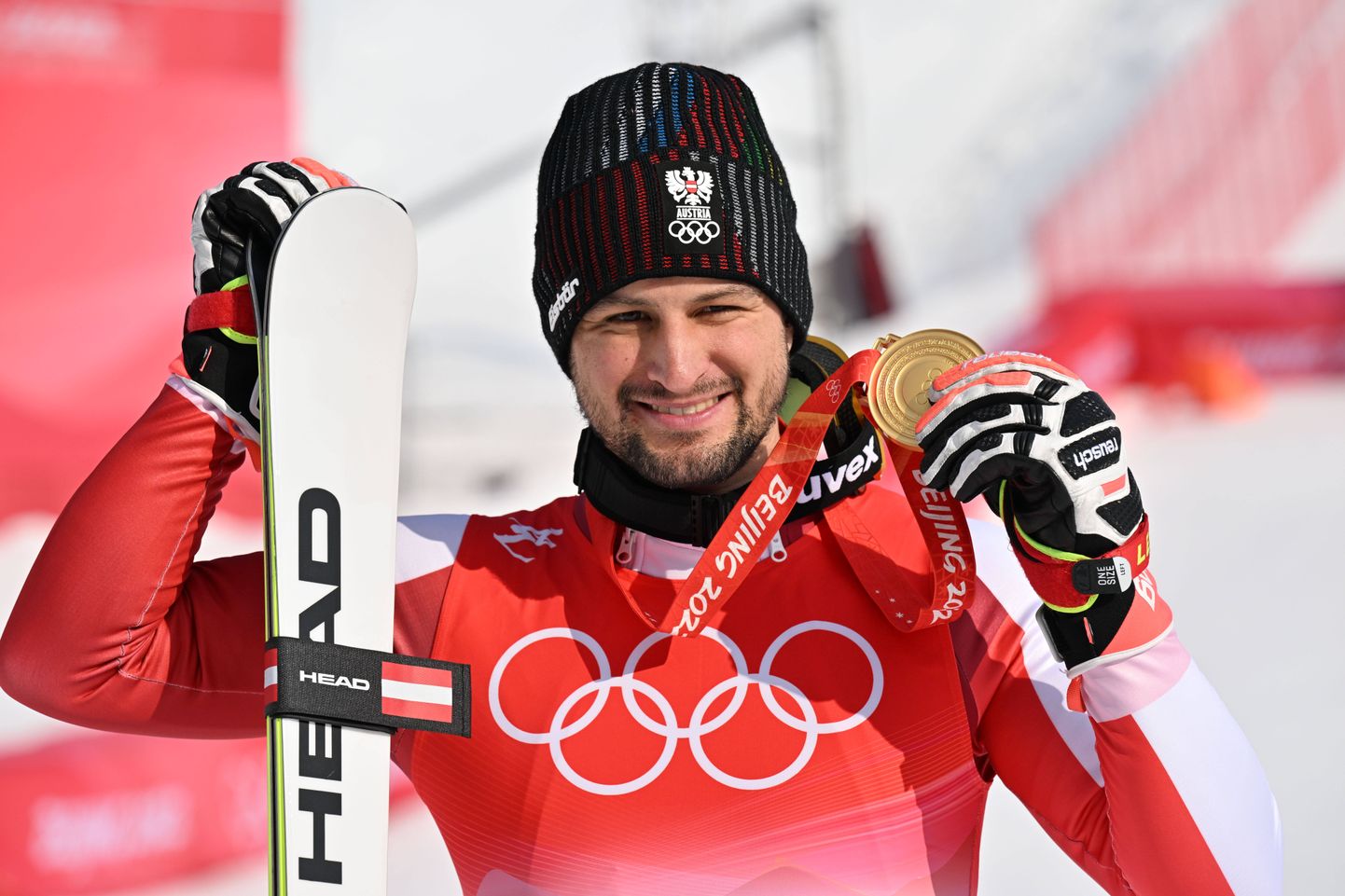 Austerlane Johannes Strolz olümpiakullaga.