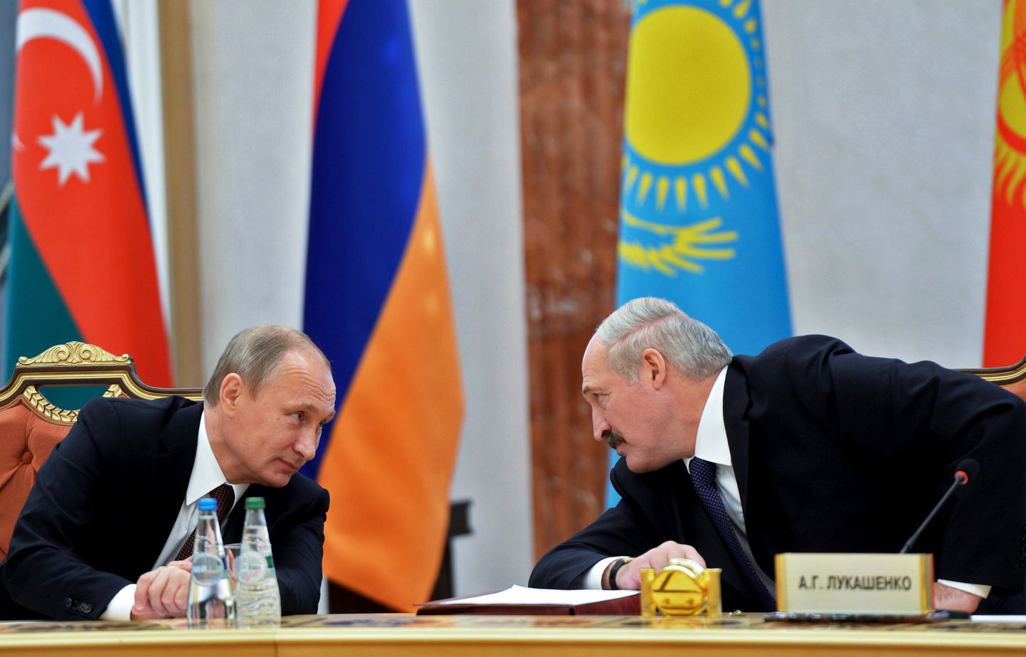 Vene president Vladimir Putin ja Valgevene riigipea Aleksandr Lukašenka 10. oktoobril SRÜ riikide tippkohtumisel.