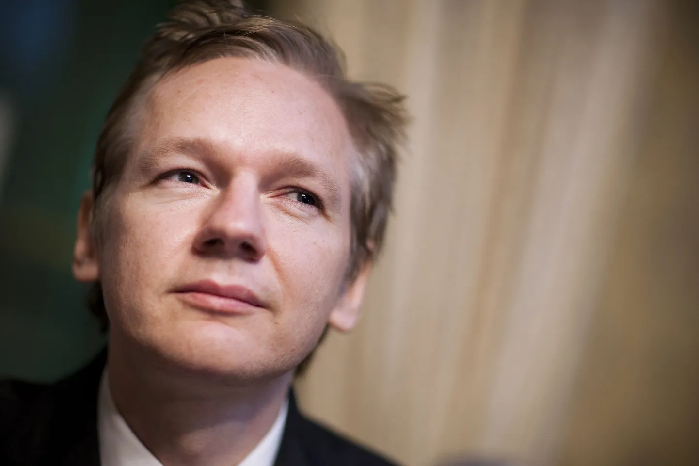 Julian Assange eile Genfis.