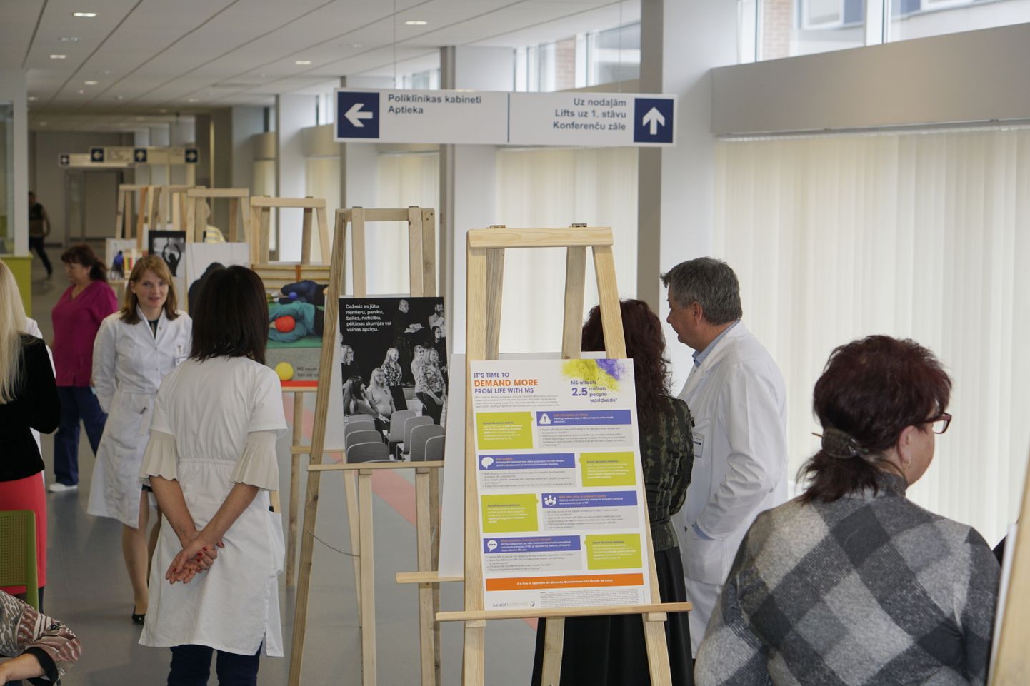 Рижской Восточной клинической университетской больнице «Гайльэзерс»  открылась фотовыставка "Es un MS.