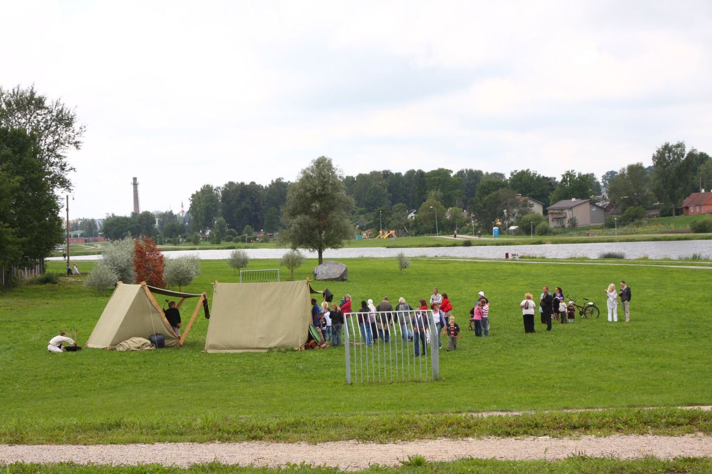 Viikingite laager täna lõuna ajal Valgas Pedeli ääres, mis ei vasta korraldajate hinnangul ootustele ning on tõeline pettumus.