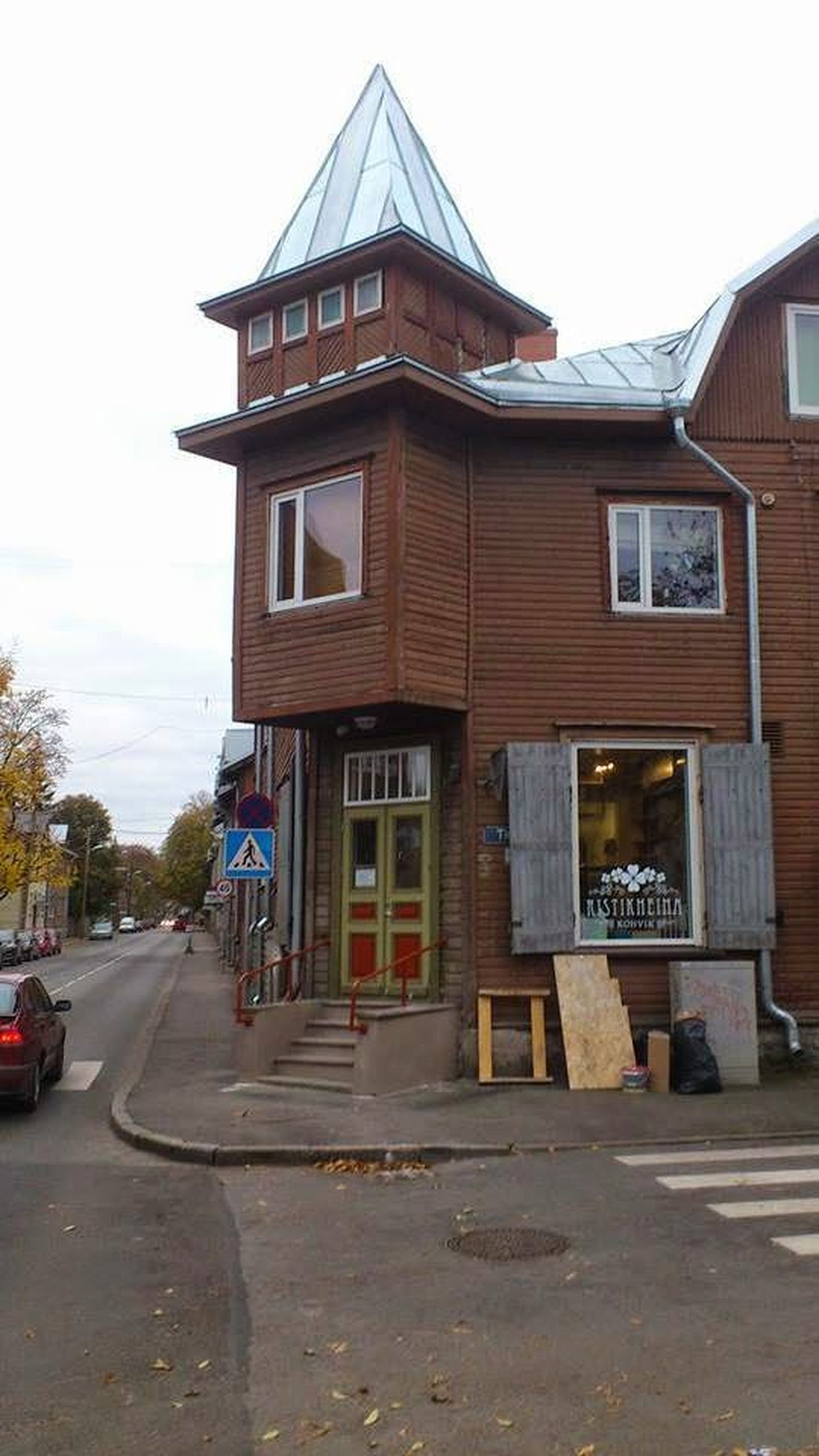 Pelgulinnas avas uksed Ristikheina kohvik.