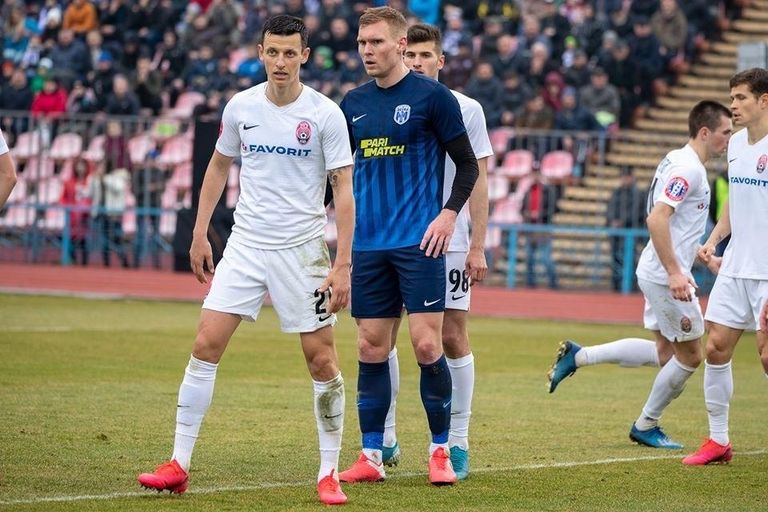 Присоединившийся в этом году к Премьер-лиге Украины Йоонас Тамме (справа).