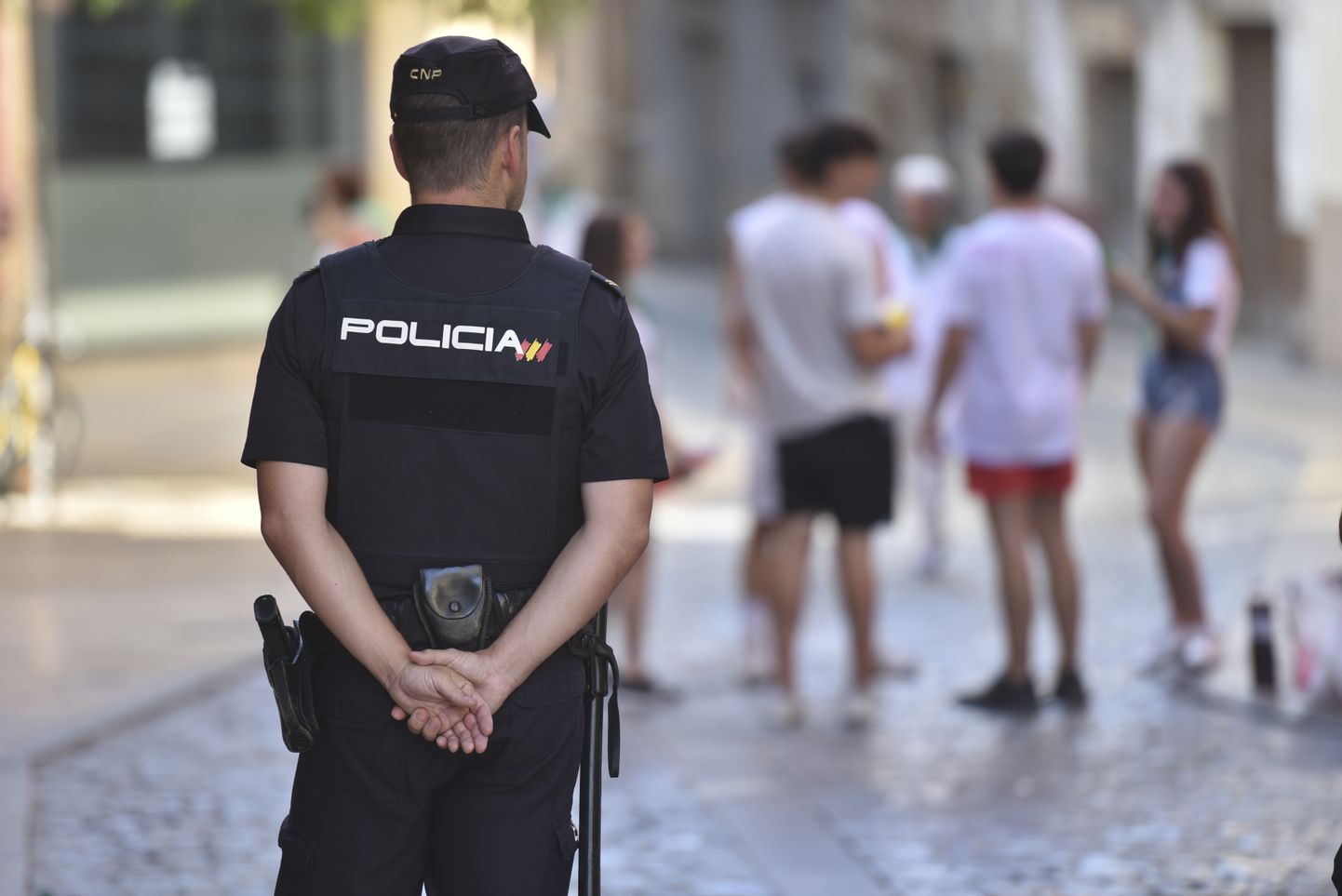 Hispaania politseinik linnatänaval. Foto on illustratiivne.
