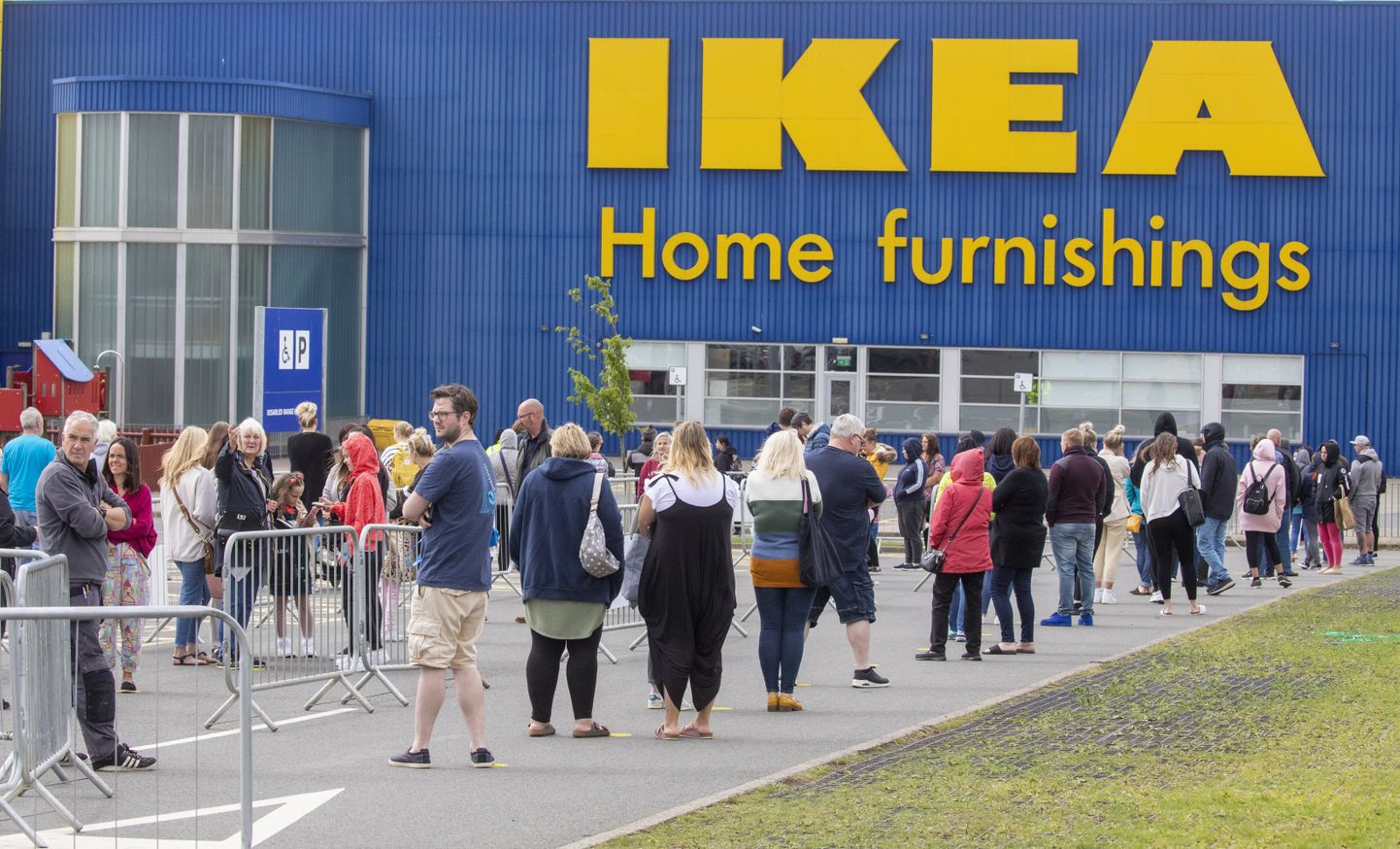Июньское утро 2020 года. IKEA в Эдинбурге открылась после локдауна.