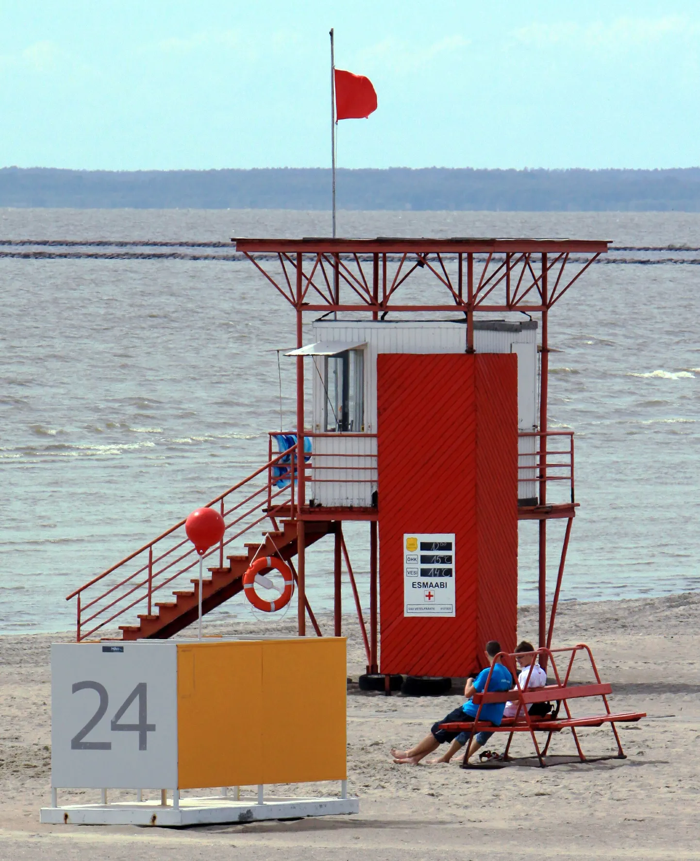 Rannavalvetorn Pärnu rannas.