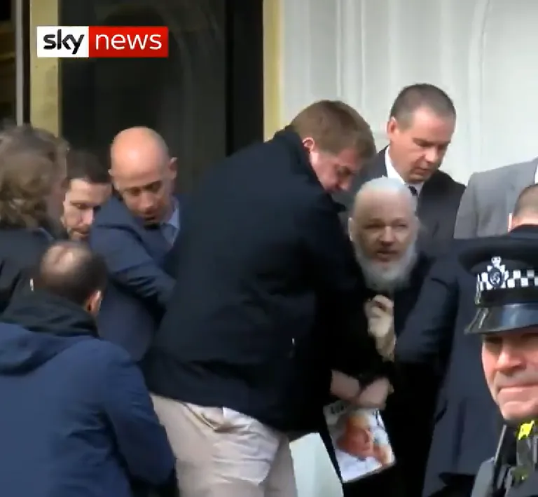 Julian Assange'i kõrvaldamine Ecuadori saatkonnast