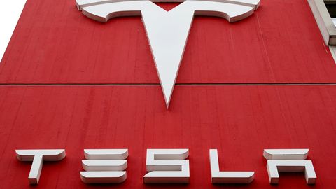 Tesla tarnis tehase uuenduste tõttu oodatust vähem autosid