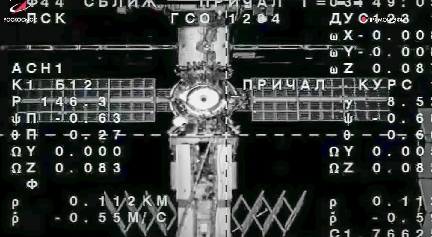 Venemaa kosmoseagentuuri Roskosmos fotol on näha mehitamata kosmosekapsli Sojuz MS-23 "silme läbi" põkkumine Rahvusvahelise Kosmosejaamaga (ISS) pühapäeval, 26. veebruaril.