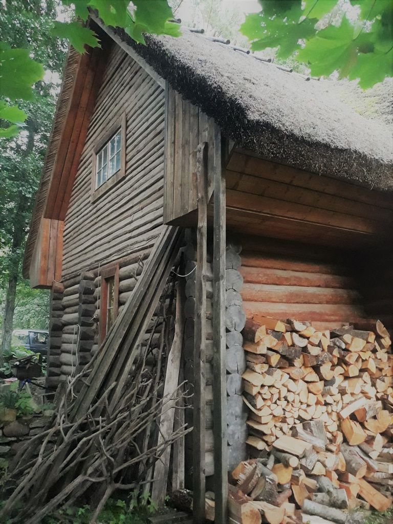 Дом в деревне Эльбику.