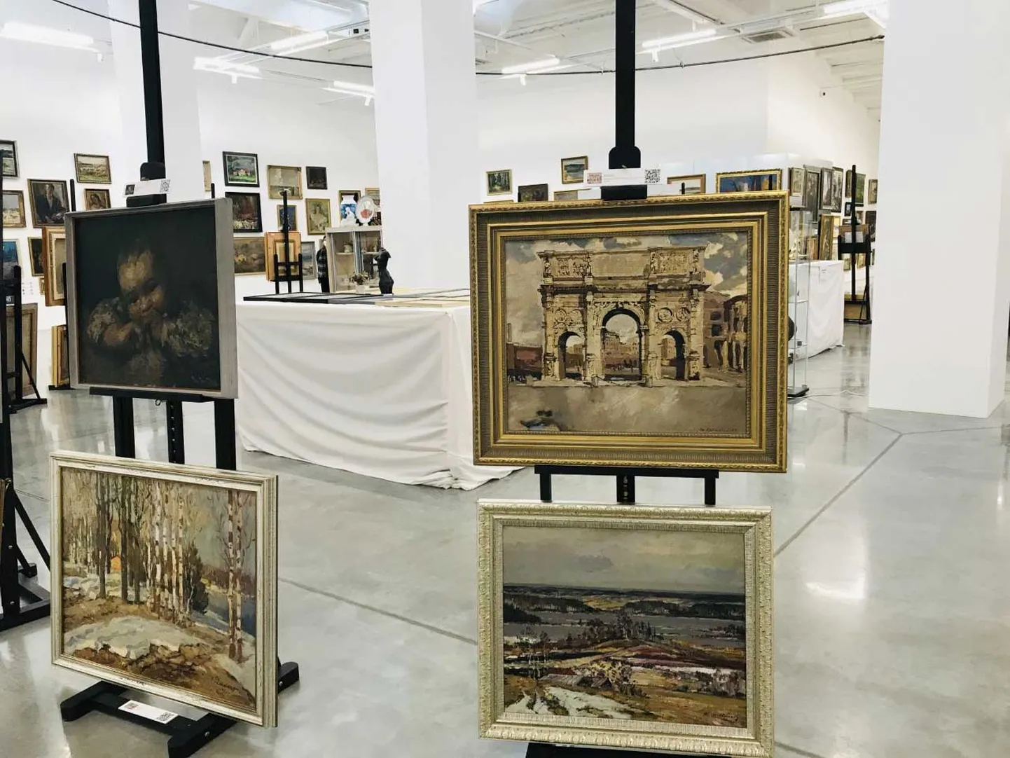 Izsole mākslas centrā "Zuzeum" (Centrā: Eduards Kalniņš (1904-1988), "Konstantīna arka Romā". Sākuma cena 7000 eiro.