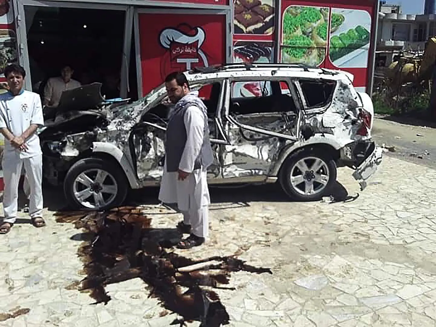 Autovrakk Afganistanis. Teeäärsete pommide ohvriks langevad sageli tsiviilisikud. Foto on illustratiivne.