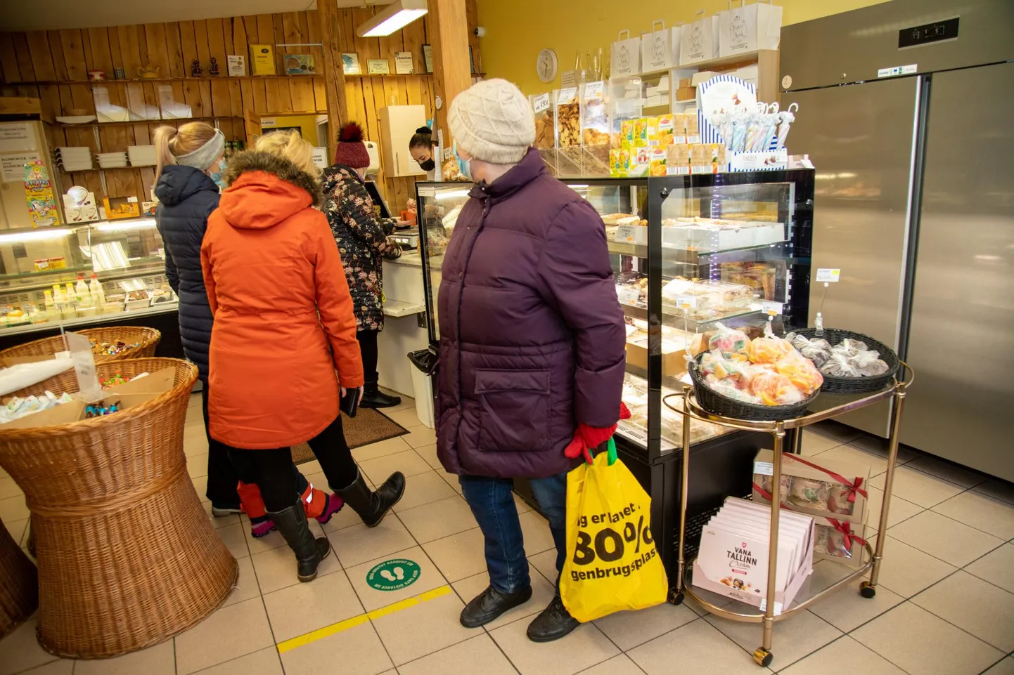 Popsi Köögi Abja-Palu­ojalt Karksi-Nuia laienemisega praeguses asukohas klientidele midagi ei muutu. Kaubavalik jääb samaks, kuid kondiitritooted tuuakse kõrvallinnast. Kaubavedu käib iga päev ka vastupidi.