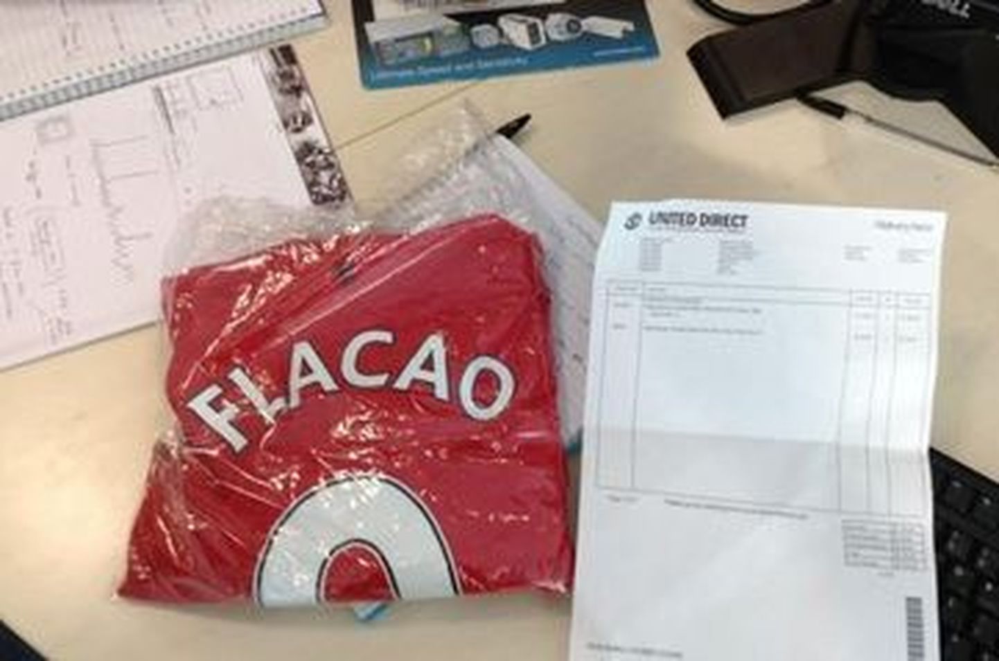Manchester Unitedi fännipoest saadetud särk.