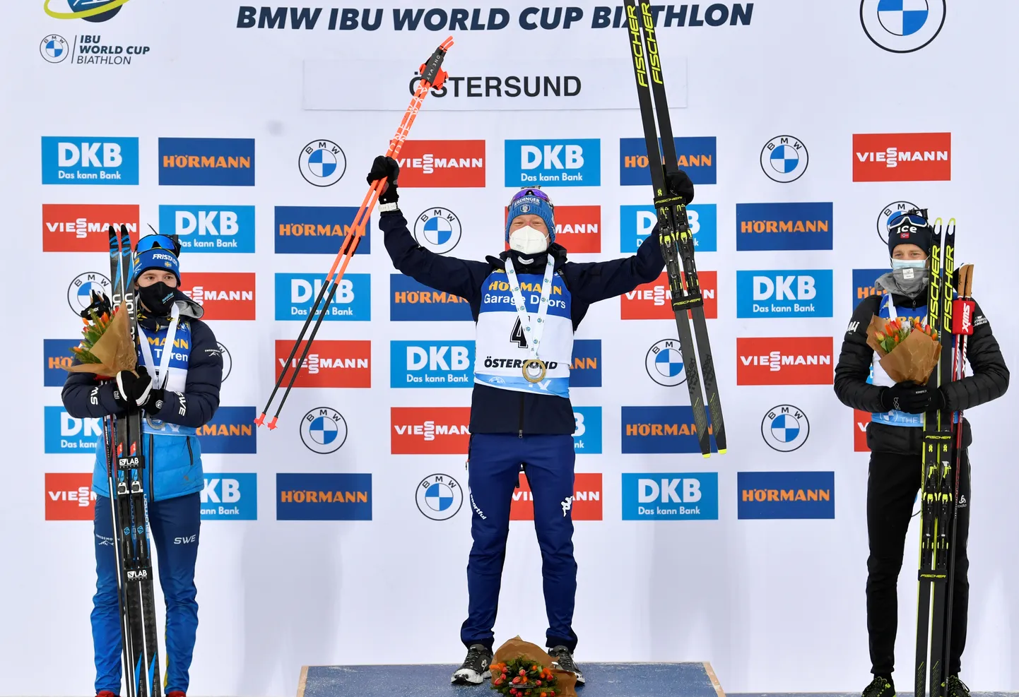 Lukas Hofer poodiumi kõrgeimal astmel.